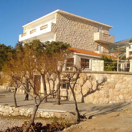 House Zaca Zavala