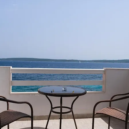 House Zaca 萨瓦拉