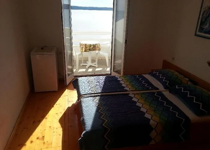 בית הארחה House Zaca 3*
